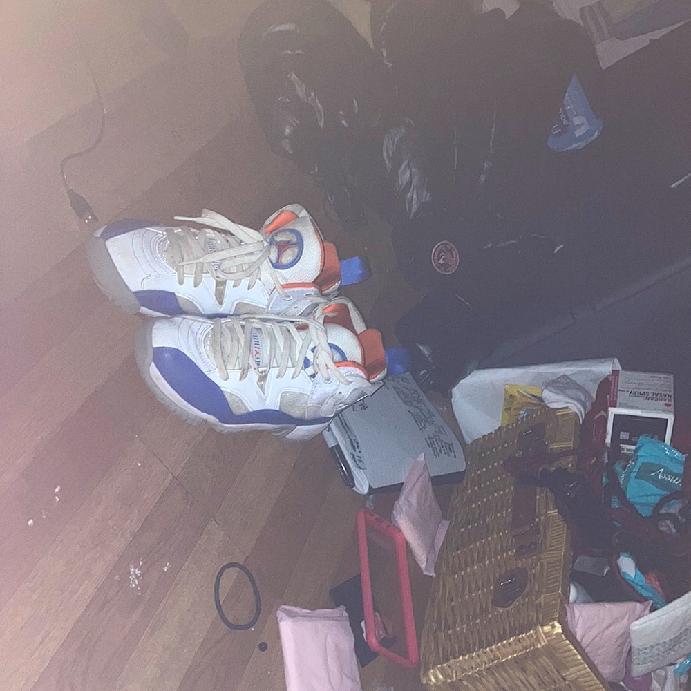 Real Jordan’s blue and orange comfortable basketball shoes